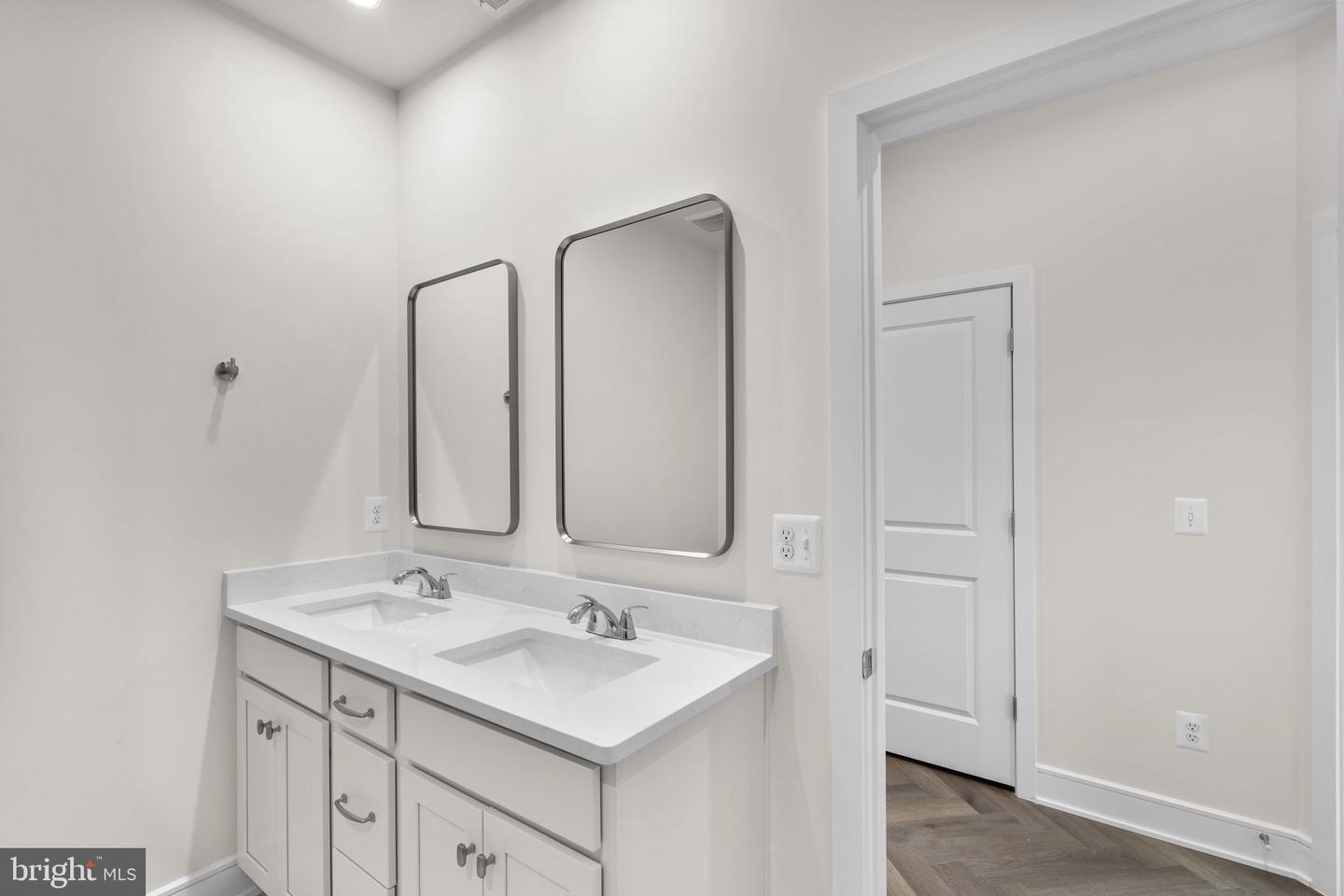 42123 PICASSO SQ, ASHBURN, Virginia 20148, 4 Bedrooms Bedrooms, ,4 BathroomsBathrooms,Residential,For sale,42123 PICASSO SQ,VALO2107108 MLS # VALO2107108