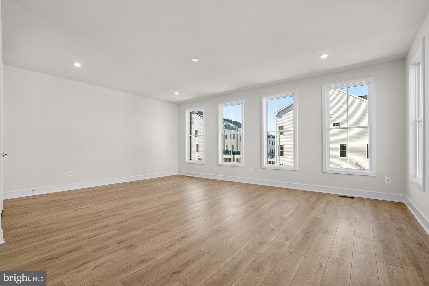 42129 PICASSO SQ, ASHBURN, Virginia 20148, 3 Bedrooms Bedrooms, ,3 BathroomsBathrooms,Residential,For sale,42129 PICASSO SQ,VALO2107114 MLS # VALO2107114