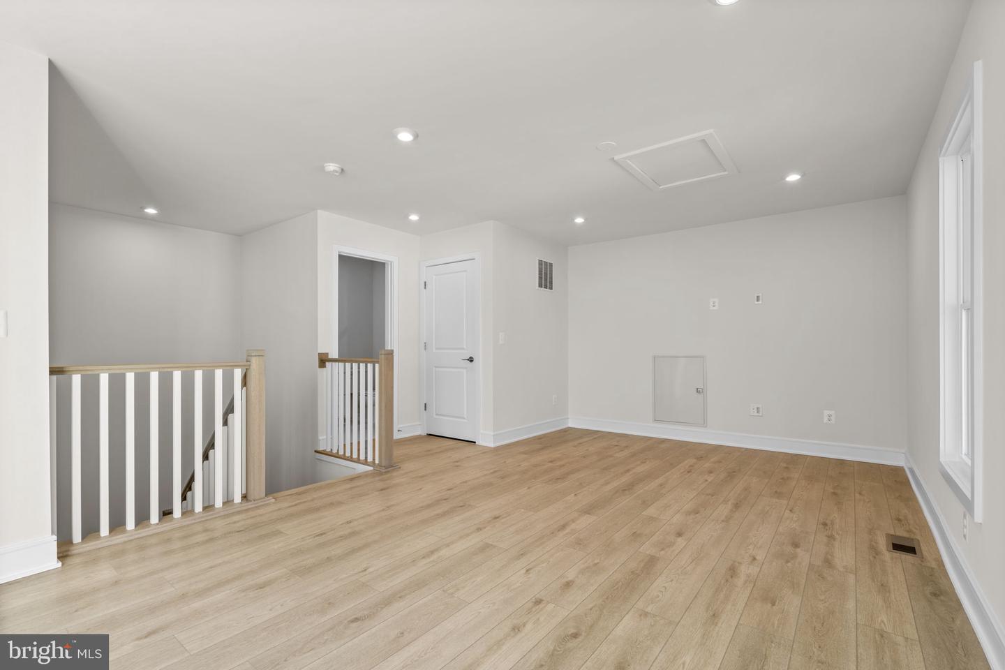 42129 PICASSO SQ, ASHBURN, Virginia 20148, 3 Bedrooms Bedrooms, ,3 BathroomsBathrooms,Residential,For sale,42129 PICASSO SQ,VALO2107114 MLS # VALO2107114