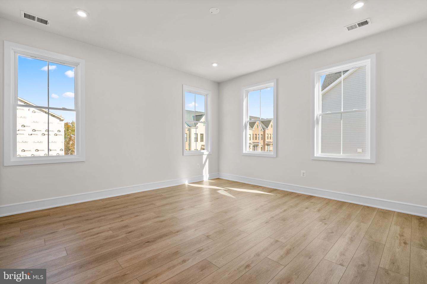 42129 PICASSO SQ, ASHBURN, Virginia 20148, 3 Bedrooms Bedrooms, ,3 BathroomsBathrooms,Residential,For sale,42129 PICASSO SQ,VALO2107114 MLS # VALO2107114