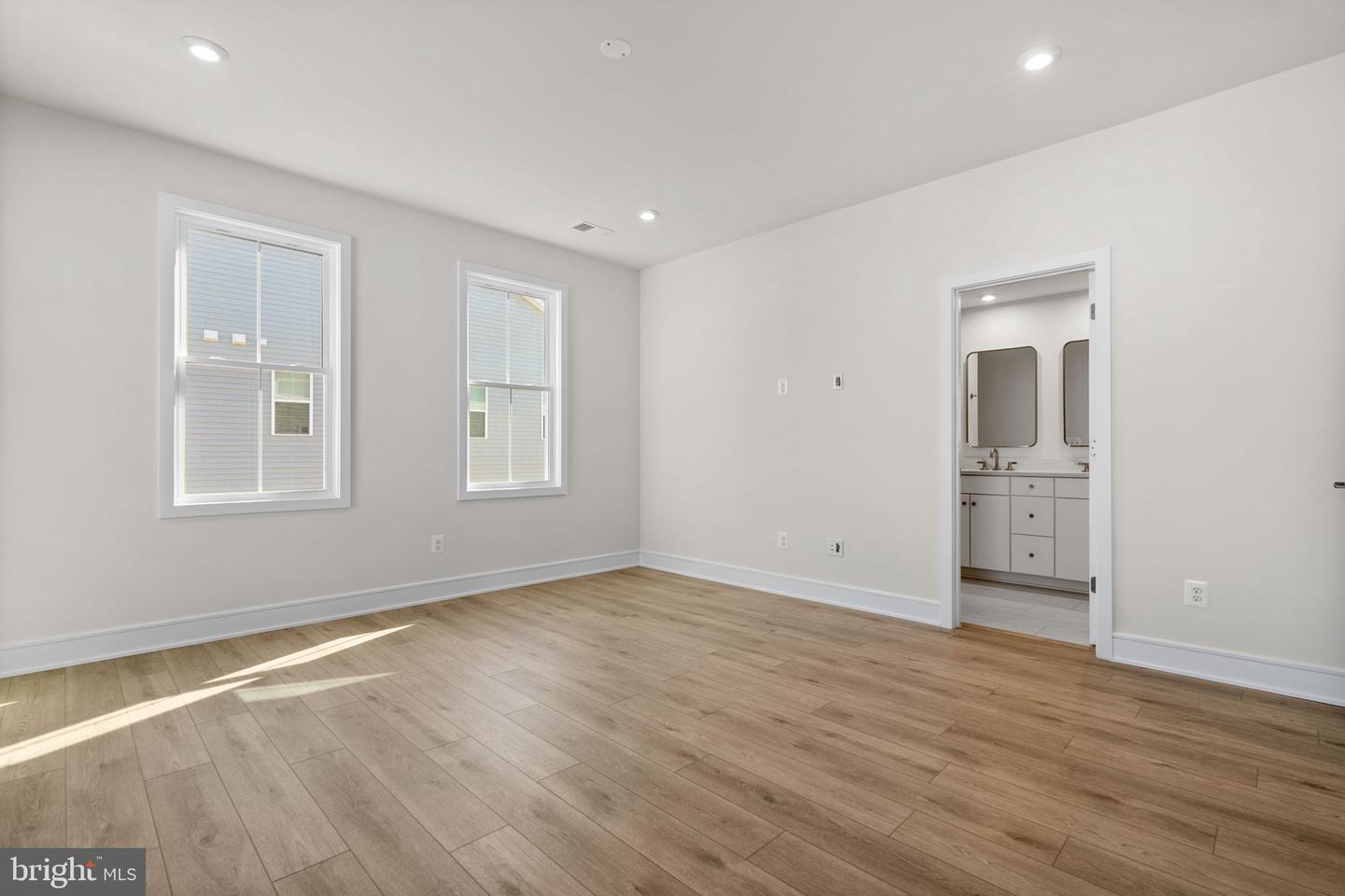 42129 PICASSO SQ, ASHBURN, Virginia 20148, 3 Bedrooms Bedrooms, ,3 BathroomsBathrooms,Residential,For sale,42129 PICASSO SQ,VALO2107114 MLS # VALO2107114