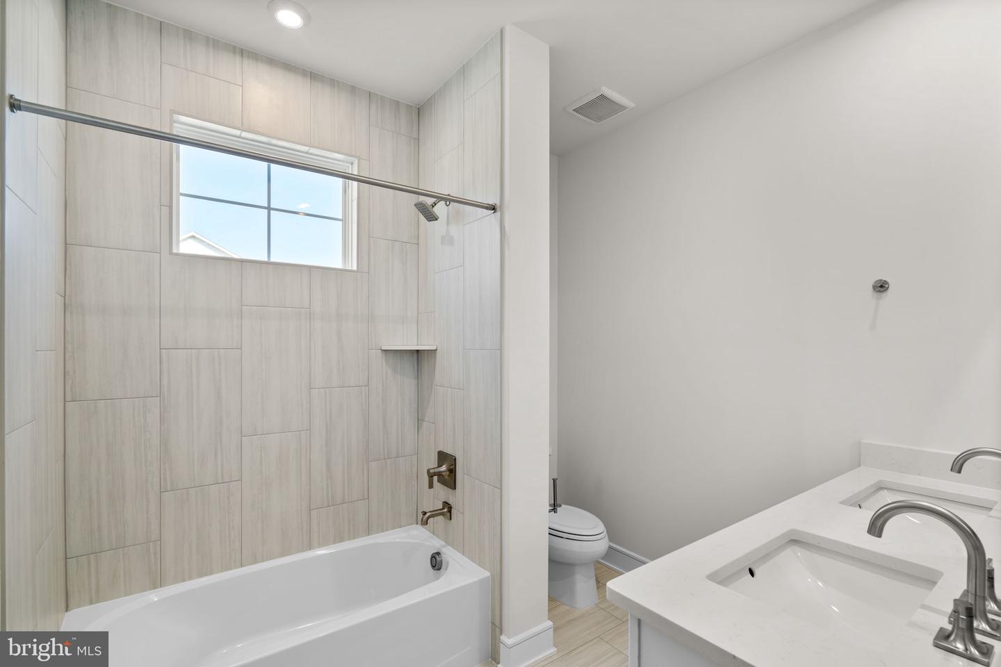 42129 PICASSO SQ, ASHBURN, Virginia 20148, 3 Bedrooms Bedrooms, ,3 BathroomsBathrooms,Residential,For sale,42129 PICASSO SQ,VALO2107114 MLS # VALO2107114