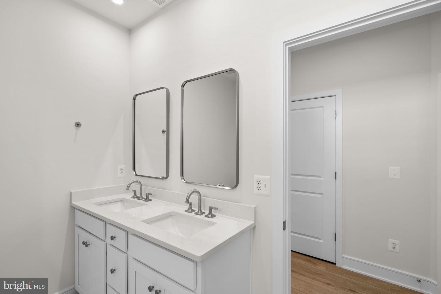 42129 PICASSO SQ, ASHBURN, Virginia 20148, 3 Bedrooms Bedrooms, ,3 BathroomsBathrooms,Residential,For sale,42129 PICASSO SQ,VALO2107114 MLS # VALO2107114