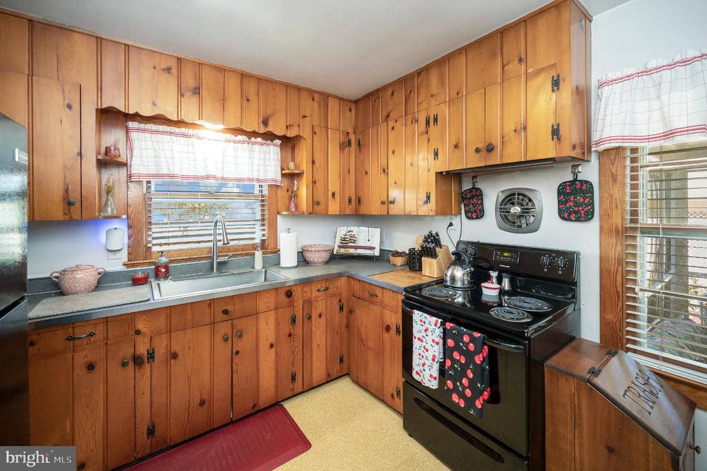 8625 BROCK RD, SPOTSYLVANIA, Virginia 22553, 2 Bedrooms Bedrooms, ,1 BathroomBathrooms,Residential,8625 BROCK RD,VASP2036170 MLS # VASP2036170