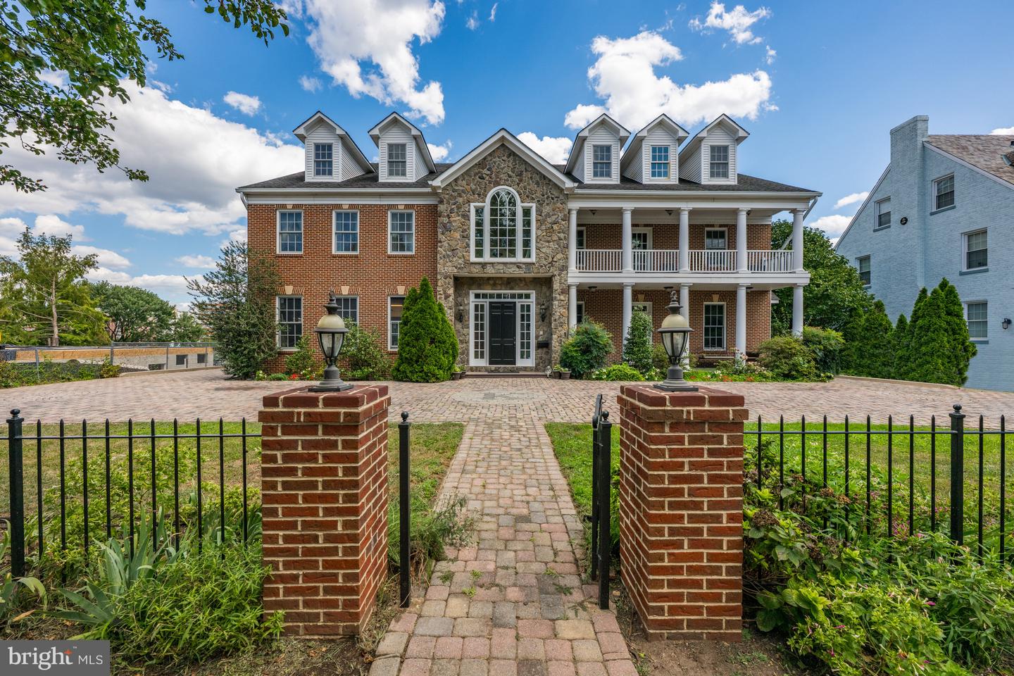 1701 S ARLINGTON RIDGE RD, ARLINGTON, Virginia 22202, 7 Bedrooms Bedrooms, ,8 BathroomsBathrooms,Residential,For sale,1701 S ARLINGTON RIDGE RD,VAAR2058262 MLS # VAAR2058262 1701 S ARLINGTON RIDGE RD, ARLINGTON, Virginia 22202, 7 Bedrooms Bedrooms, ,8 BathroomsBathrooms,Residential,For sale,1701 S ARLINGTON RIDGE RD,VAAR2058262 MLS # VAAR2058262