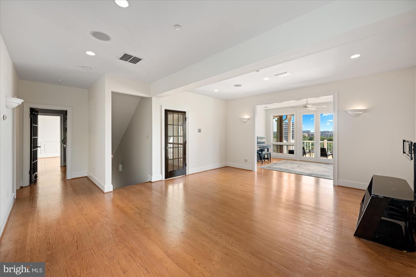 1701 S ARLINGTON RIDGE RD, ARLINGTON, Virginia 22202, 7 Bedrooms Bedrooms, ,8 BathroomsBathrooms,Residential,For sale,1701 S ARLINGTON RIDGE RD,VAAR2058262 MLS # VAAR2058262 1701 S ARLINGTON RIDGE RD, ARLINGTON, Virginia 22202, 7 Bedrooms Bedrooms, ,8 BathroomsBathrooms,Residential,For sale,1701 S ARLINGTON RIDGE RD,VAAR2058262 MLS # VAAR2058262