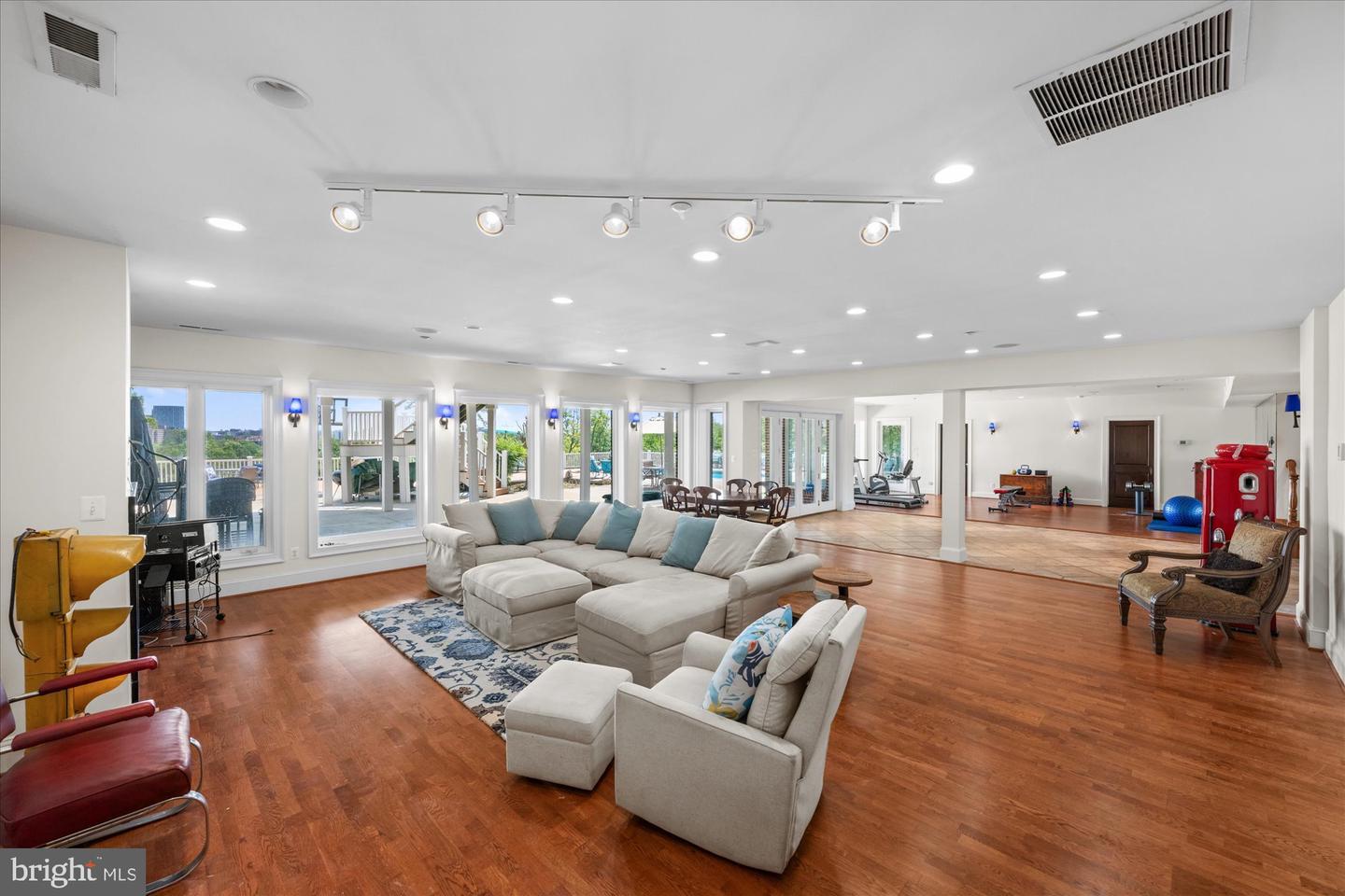 1701 S ARLINGTON RIDGE RD, ARLINGTON, Virginia 22202, 7 Bedrooms Bedrooms, ,8 BathroomsBathrooms,Residential,For sale,1701 S ARLINGTON RIDGE RD,VAAR2058262 MLS # VAAR2058262 1701 S ARLINGTON RIDGE RD, ARLINGTON, Virginia 22202, 7 Bedrooms Bedrooms, ,8 BathroomsBathrooms,Residential,For sale,1701 S ARLINGTON RIDGE RD,VAAR2058262 MLS # VAAR2058262