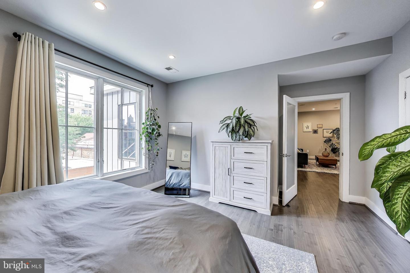 625 PARK RD NW #206, WASHINGTON, District Of Columbia 20010, 2 Bedrooms Bedrooms, ,2 BathroomsBathrooms,Residential,For sale,625 PARK RD NW #206,DCDC2205664 MLS # DCDC2205664