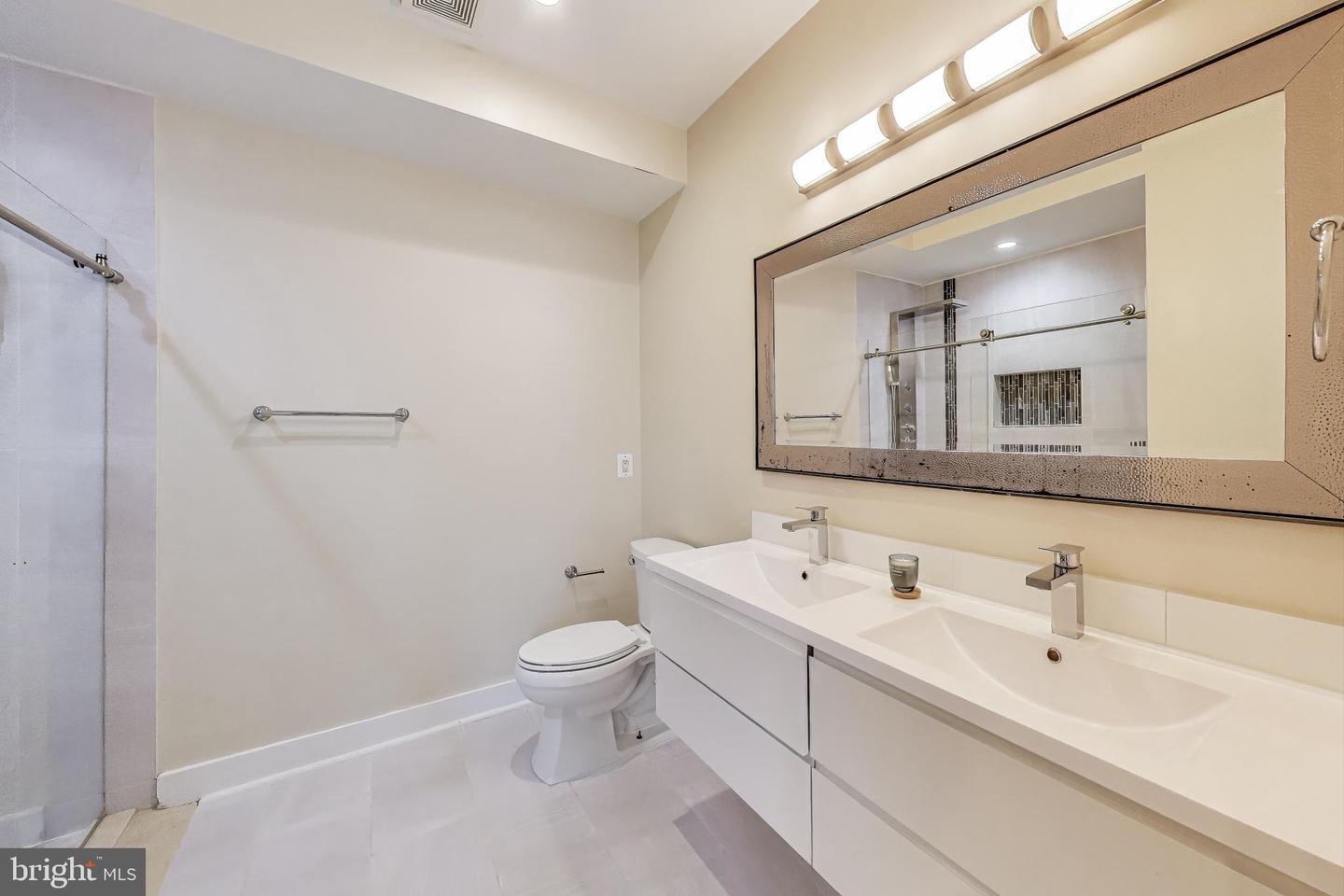 625 PARK RD NW #206, WASHINGTON, District Of Columbia 20010, 2 Bedrooms Bedrooms, ,2 BathroomsBathrooms,Residential,For sale,625 PARK RD NW #206,DCDC2205664 MLS # DCDC2205664