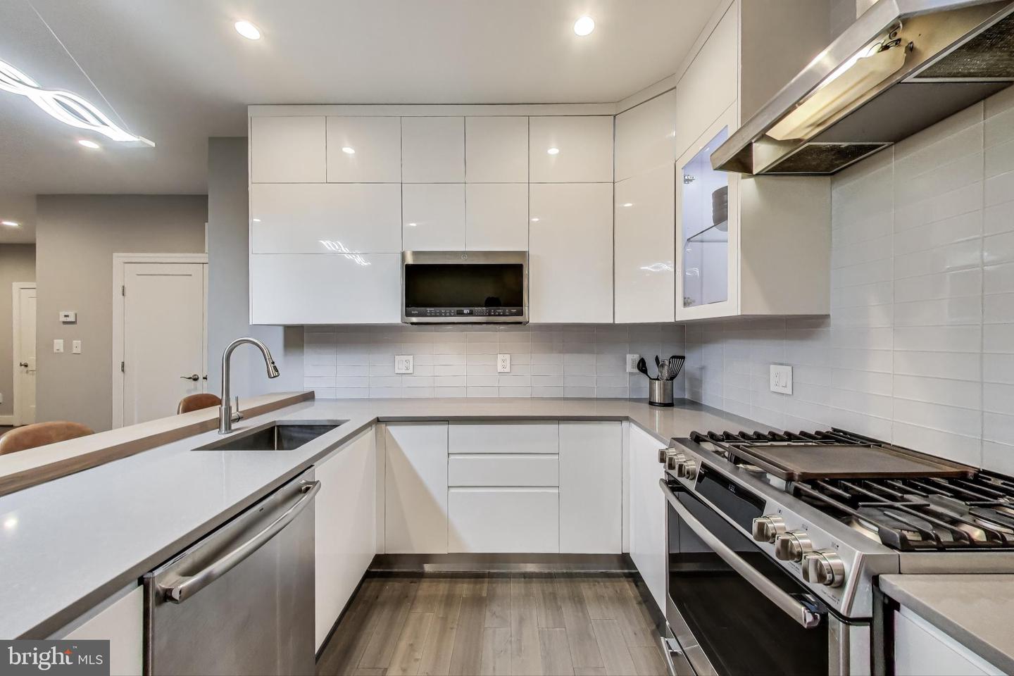 625 PARK RD NW #206, WASHINGTON, District Of Columbia 20010, 2 Bedrooms Bedrooms, ,2 BathroomsBathrooms,Residential,For sale,625 PARK RD NW #206,DCDC2205664 MLS # DCDC2205664