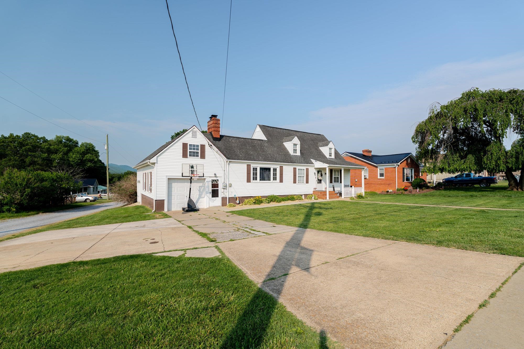 885 W MAIN ST, STANLEY, Virginia 22851, 4 Bedrooms Bedrooms, ,2 BathroomsBathrooms,Residential,885 W MAIN ST,661141 MLS # 661141