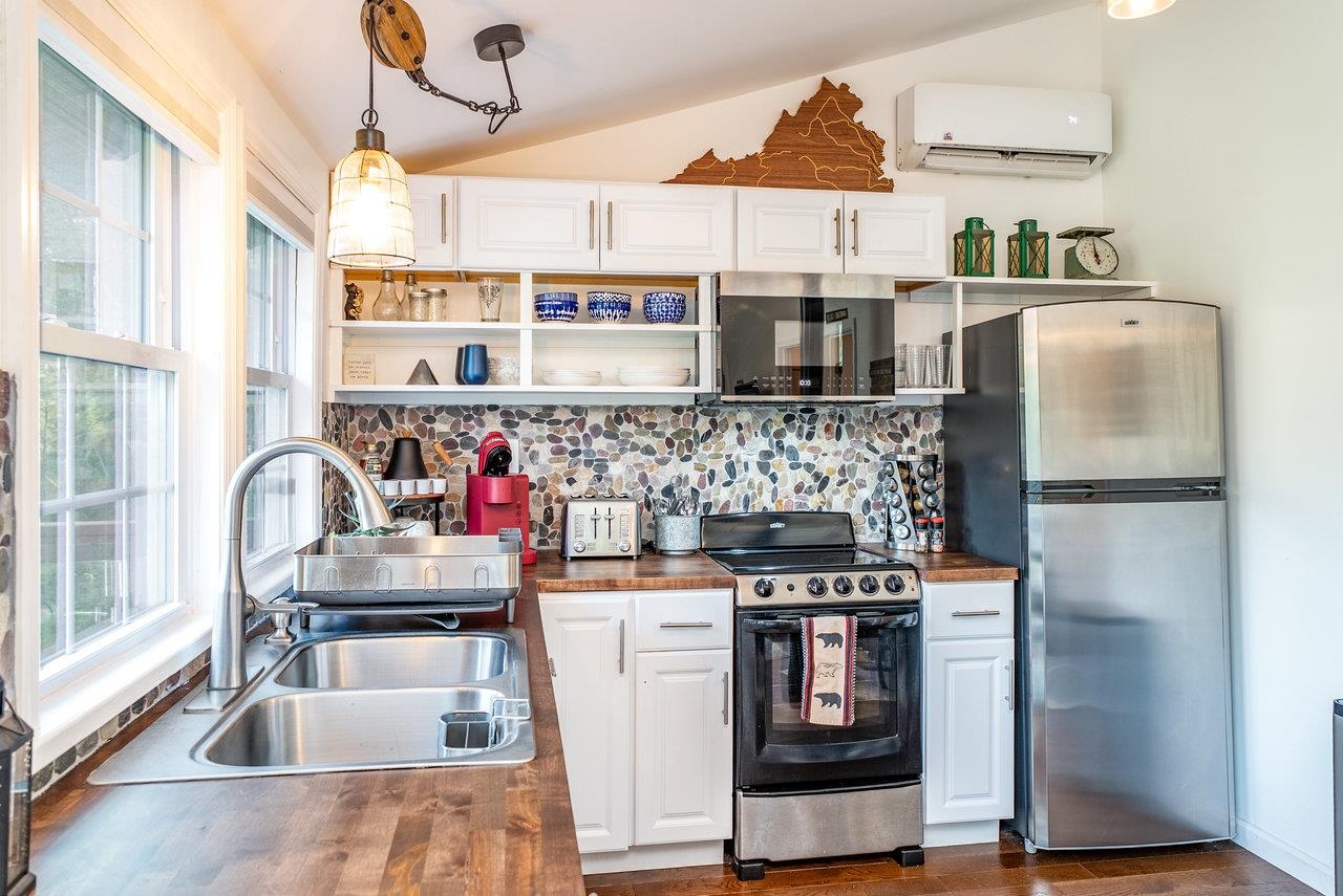 259 OVERLOOK MOUNTAIN RD, ELKTON, Virginia 22827, 2 Bedrooms Bedrooms, ,1 BathroomBathrooms,Residential,259 OVERLOOK MOUNTAIN RD,669122 MLS # 669122