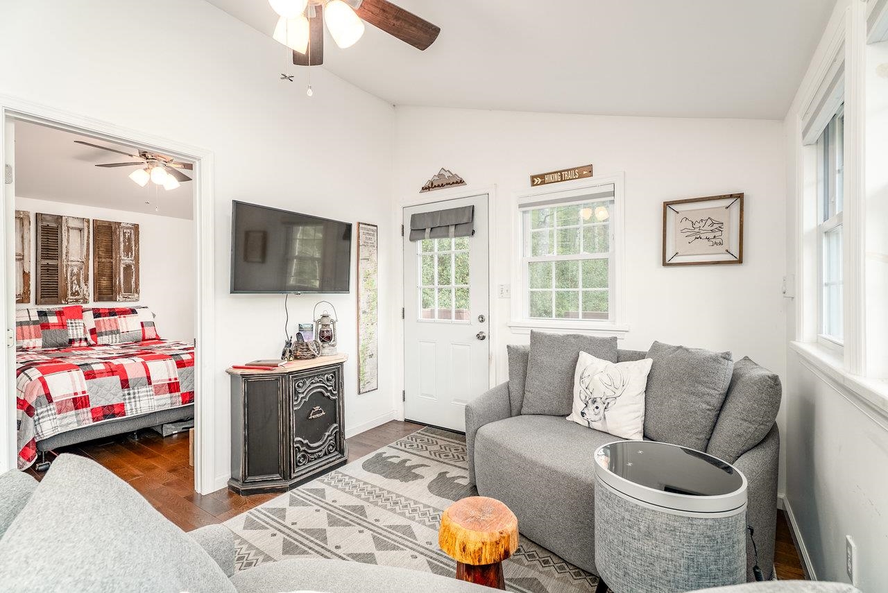 259 OVERLOOK MOUNTAIN RD, ELKTON, Virginia 22827, 2 Bedrooms Bedrooms, ,1 BathroomBathrooms,Residential,259 OVERLOOK MOUNTAIN RD,669122 MLS # 669122