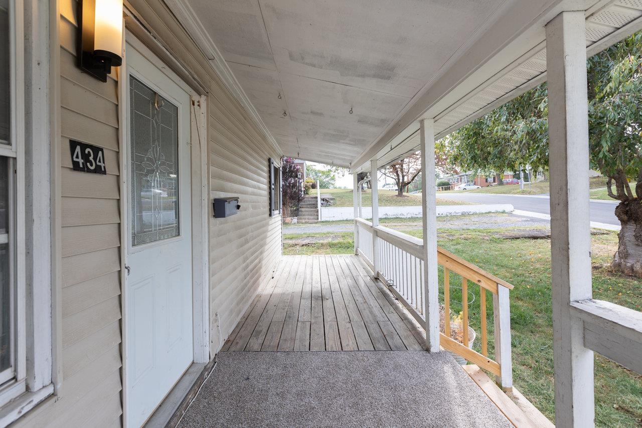 434 KELLEY ST, HARRISONBURG, Virginia 22802, 3 Bedrooms Bedrooms, ,1 BathroomBathrooms,Residential,434 KELLEY ST,669140 MLS # 669140