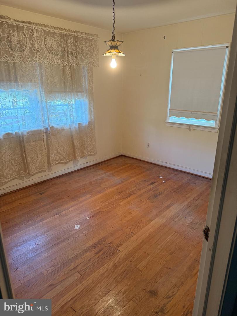 10118 DWIGHT AVE, FAIRFAX, Virginia 22032, 3 Bedrooms Bedrooms, ,1 BathroomBathrooms,Residential,For sale,10118 DWIGHT AVE,VAFC2006886 MLS # VAFC2006886