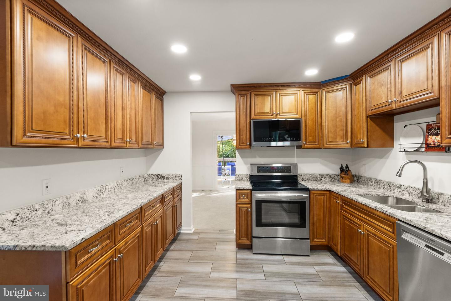 5305 HEXAGON PL, FAIRFAX, Virginia 22030, 4 Bedrooms Bedrooms, ,3 BathroomsBathrooms,Residential,For sale,5305 HEXAGON PL,VAFX2263558 MLS # VAFX2263558