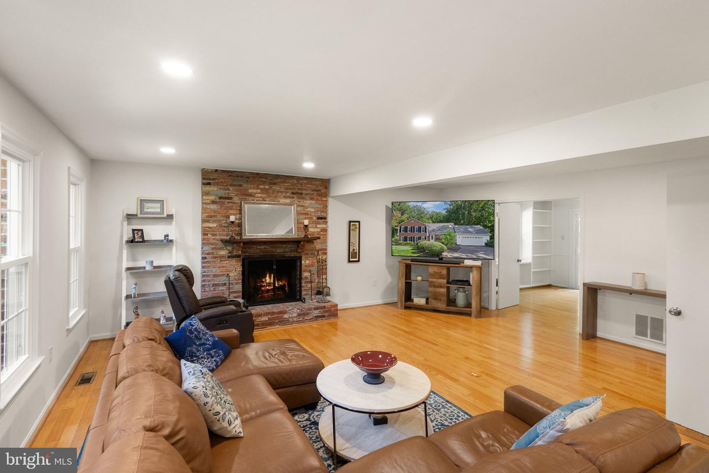 5305 HEXAGON PL, FAIRFAX, Virginia 22030, 4 Bedrooms Bedrooms, ,3 BathroomsBathrooms,Residential,For sale,5305 HEXAGON PL,VAFX2263558 MLS # VAFX2263558