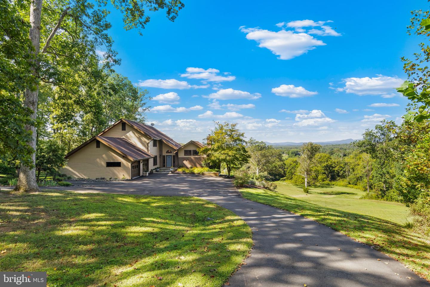 8525 MEADOWS RD, WARRENTON, Virginia 20186, 4 Bedrooms Bedrooms, ,3 BathroomsBathrooms,Residential,For sale,8525 MEADOWS RD,VAFQ2018224 MLS # VAFQ2018224