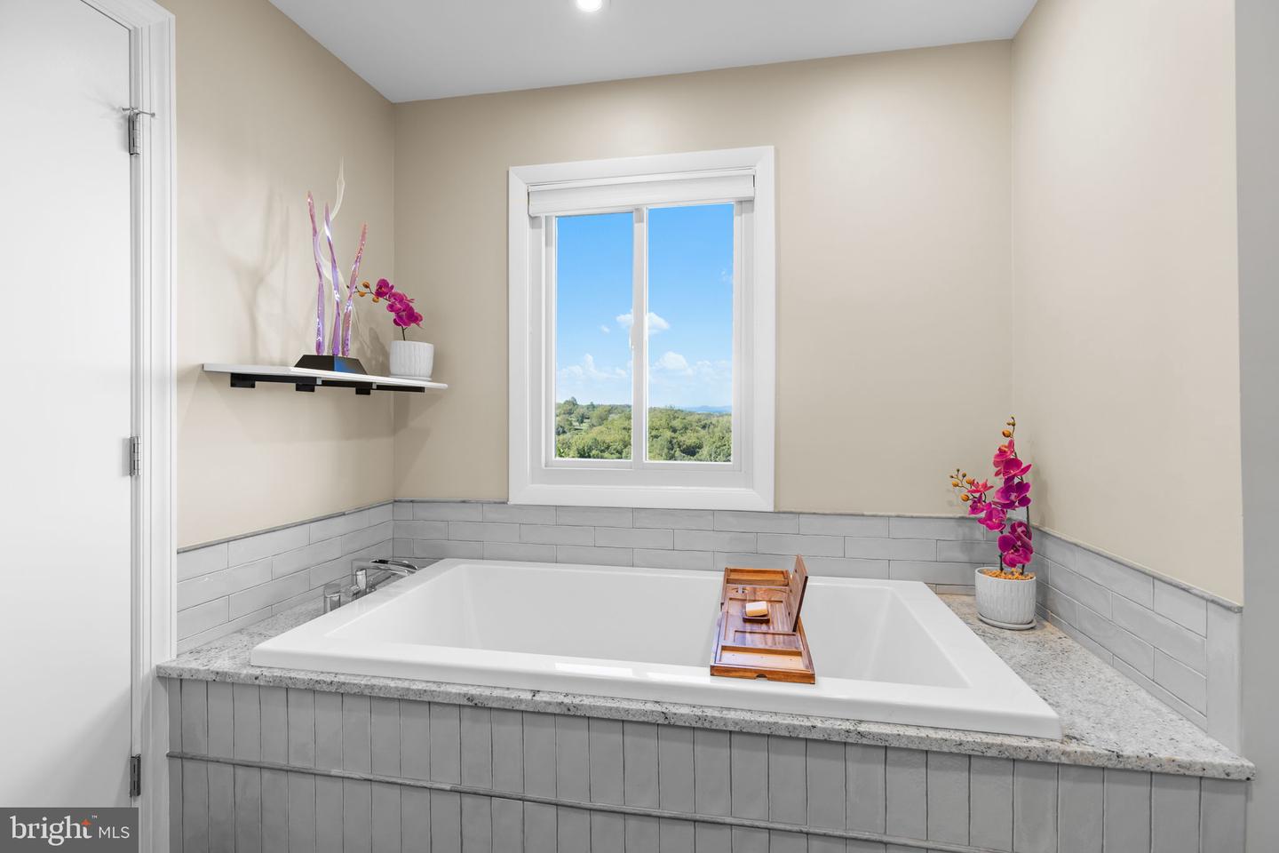8525 MEADOWS RD, WARRENTON, Virginia 20186, 4 Bedrooms Bedrooms, ,3 BathroomsBathrooms,Residential,For sale,8525 MEADOWS RD,VAFQ2018224 MLS # VAFQ2018224