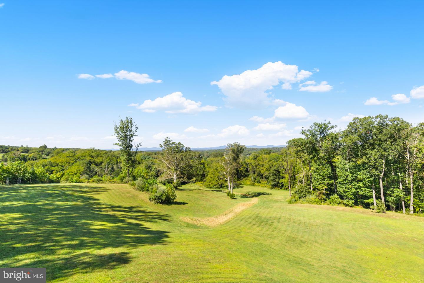 8525 MEADOWS RD, WARRENTON, Virginia 20186, 4 Bedrooms Bedrooms, ,3 BathroomsBathrooms,Residential,For sale,8525 MEADOWS RD,VAFQ2018224 MLS # VAFQ2018224