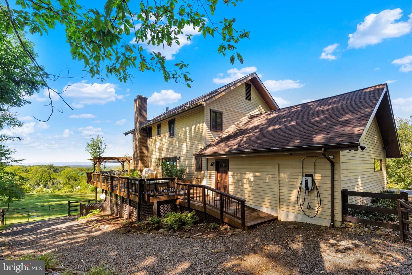 8525 MEADOWS RD, WARRENTON, Virginia 20186, 4 Bedrooms Bedrooms, ,3 BathroomsBathrooms,Residential,For sale,8525 MEADOWS RD,VAFQ2018224 MLS # VAFQ2018224