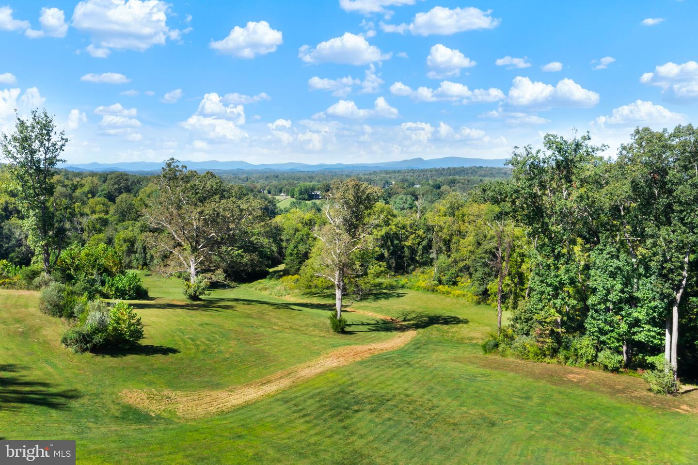 8525 MEADOWS RD, WARRENTON, Virginia 20186, 4 Bedrooms Bedrooms, ,3 BathroomsBathrooms,Residential,For sale,8525 MEADOWS RD,VAFQ2018224 MLS # VAFQ2018224