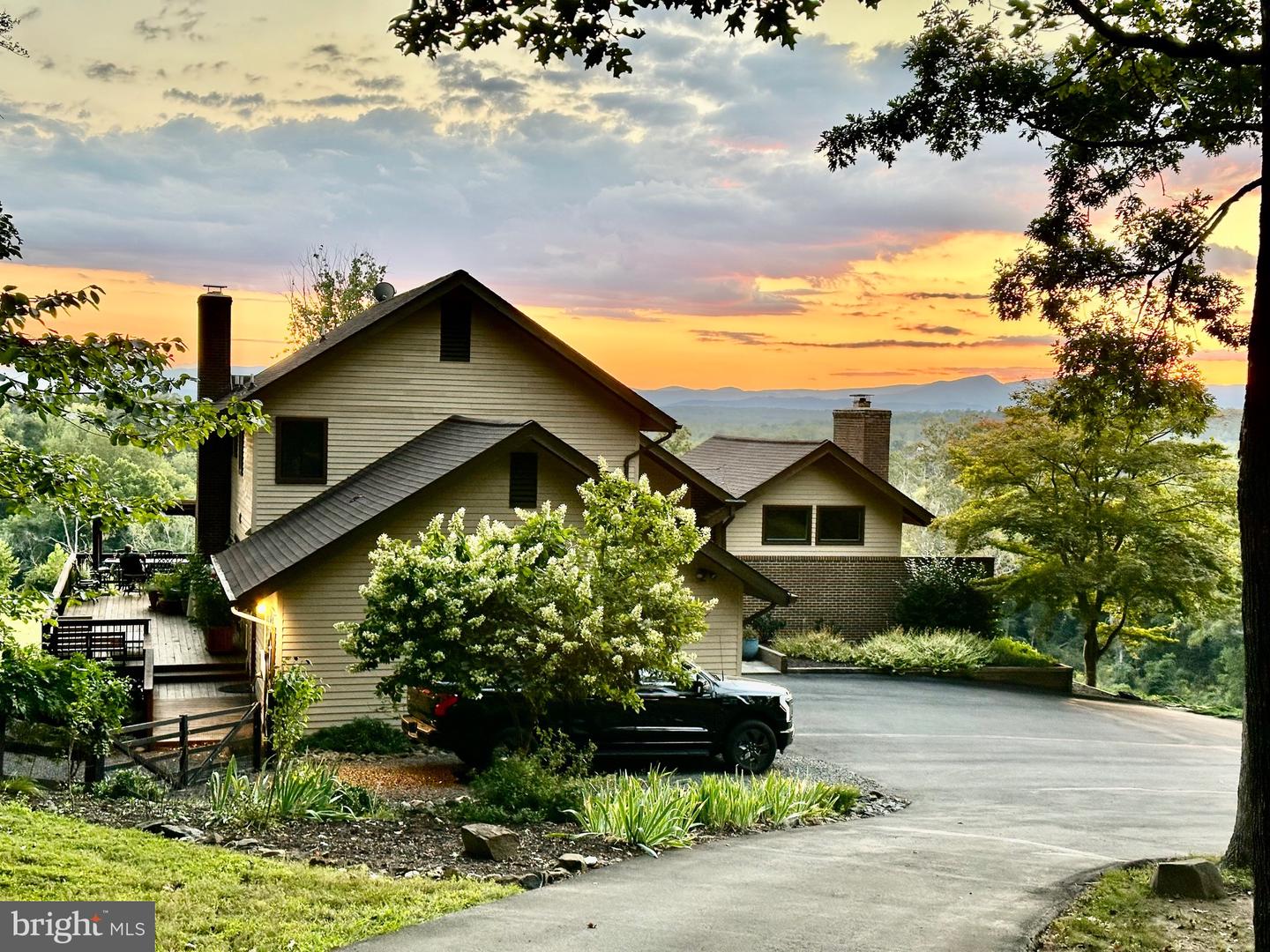 8525 MEADOWS RD, WARRENTON, Virginia 20186, 4 Bedrooms Bedrooms, ,3 BathroomsBathrooms,Residential,For sale,8525 MEADOWS RD,VAFQ2018224 MLS # VAFQ2018224