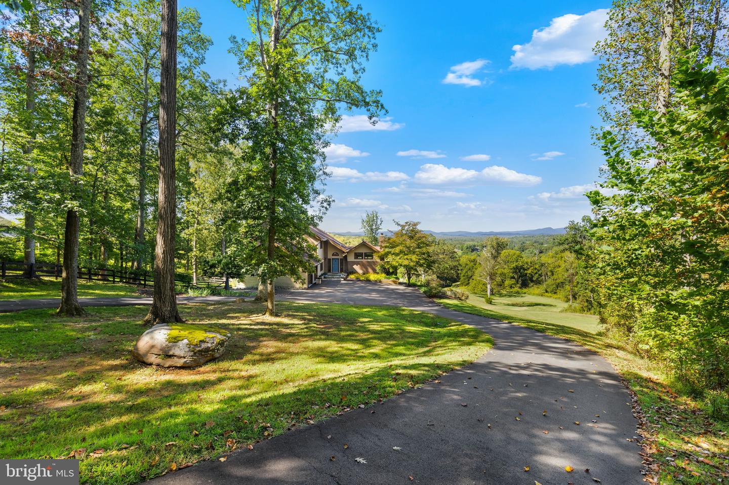 8525 MEADOWS RD, WARRENTON, Virginia 20186, 4 Bedrooms Bedrooms, ,3 BathroomsBathrooms,Residential,For sale,8525 MEADOWS RD,VAFQ2018224 MLS # VAFQ2018224