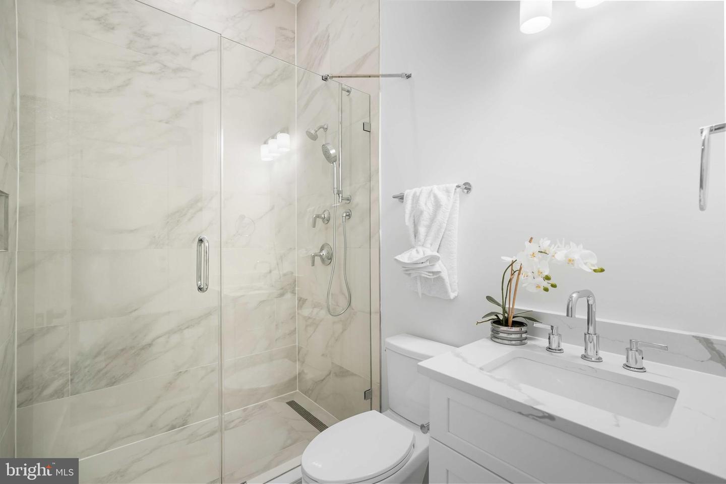 6818 BARRETT RD, FALLS CHURCH, Virginia 22042, 6 Bedrooms Bedrooms, ,5 BathroomsBathrooms,Residential,For sale,6818 BARRETT RD,VAFX2266128 MLS # VAFX2266128