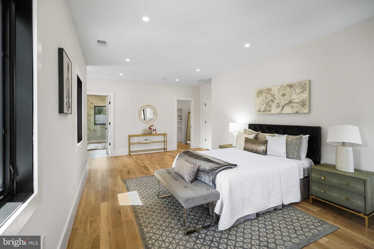 6818 BARRETT RD, FALLS CHURCH, Virginia 22042, 6 Bedrooms Bedrooms, ,5 BathroomsBathrooms,Residential,For sale,6818 BARRETT RD,VAFX2266128 MLS # VAFX2266128