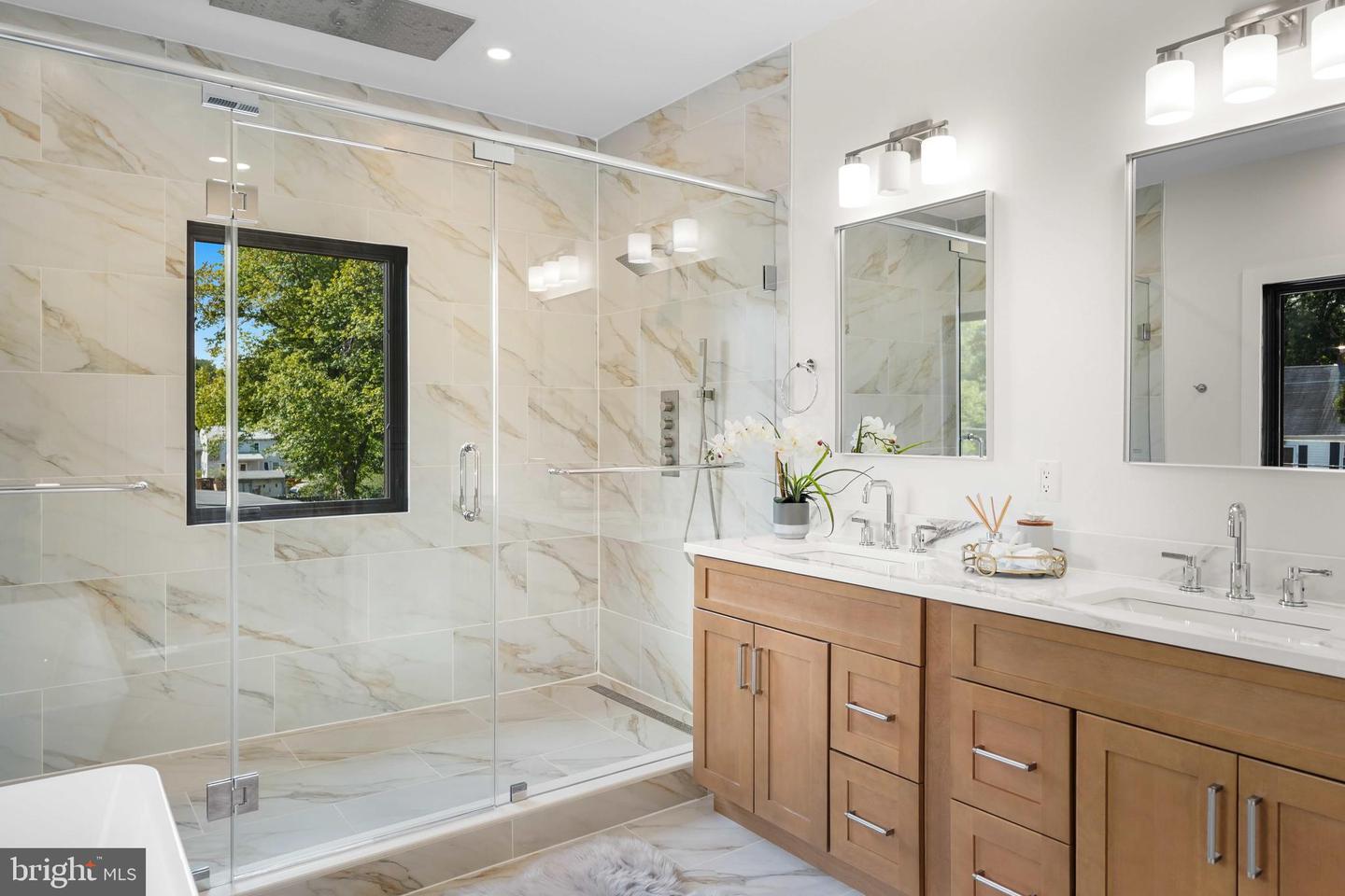 6818 BARRETT RD, FALLS CHURCH, Virginia 22042, 6 Bedrooms Bedrooms, ,5 BathroomsBathrooms,Residential,For sale,6818 BARRETT RD,VAFX2266128 MLS # VAFX2266128