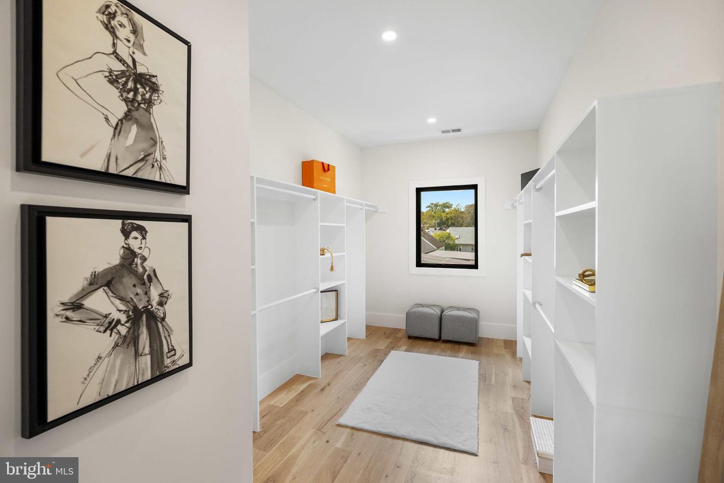 6818 BARRETT RD, FALLS CHURCH, Virginia 22042, 6 Bedrooms Bedrooms, ,5 BathroomsBathrooms,Residential,For sale,6818 BARRETT RD,VAFX2266128 MLS # VAFX2266128