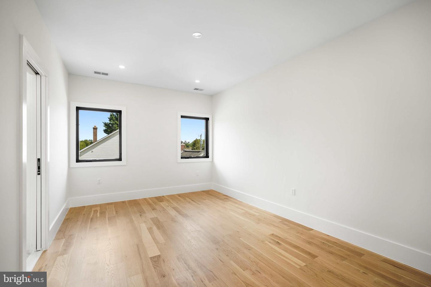 6818 BARRETT RD, FALLS CHURCH, Virginia 22042, 6 Bedrooms Bedrooms, ,5 BathroomsBathrooms,Residential,For sale,6818 BARRETT RD,VAFX2266128 MLS # VAFX2266128