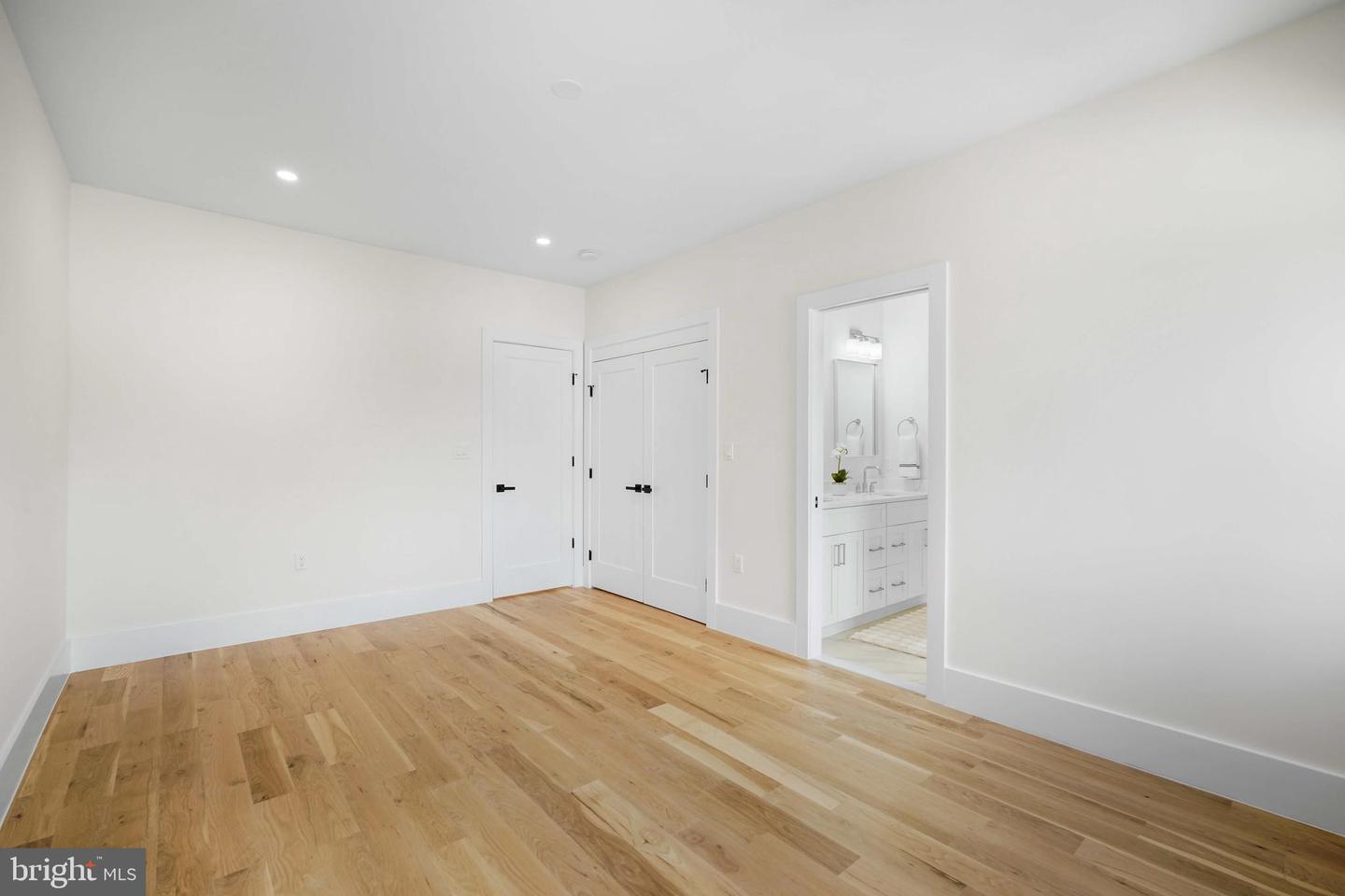 6818 BARRETT RD, FALLS CHURCH, Virginia 22042, 6 Bedrooms Bedrooms, ,5 BathroomsBathrooms,Residential,For sale,6818 BARRETT RD,VAFX2266128 MLS # VAFX2266128