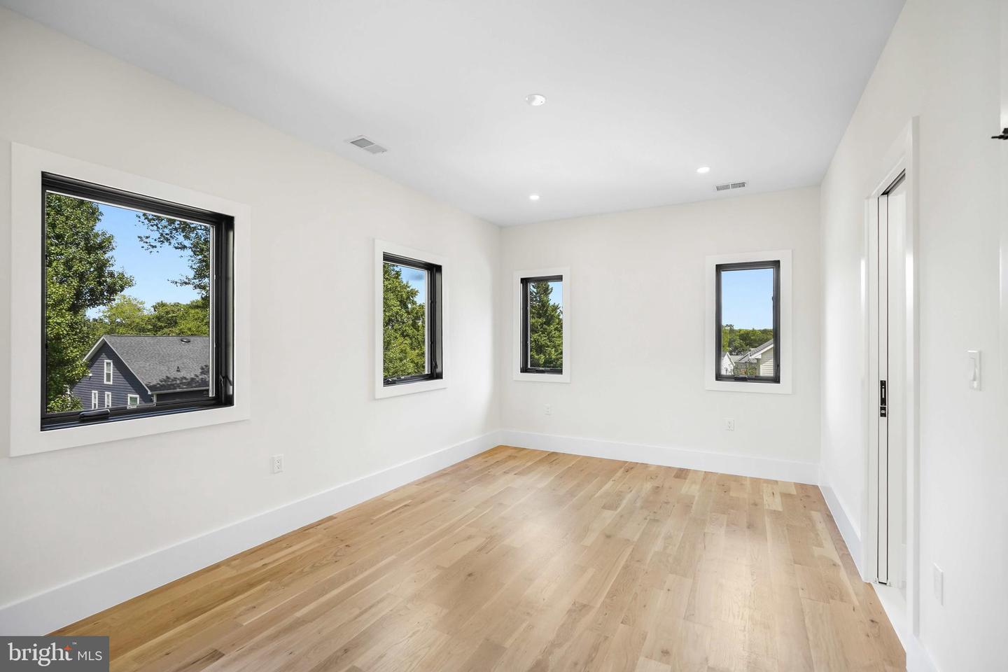 6818 BARRETT RD, FALLS CHURCH, Virginia 22042, 6 Bedrooms Bedrooms, ,5 BathroomsBathrooms,Residential,For sale,6818 BARRETT RD,VAFX2266128 MLS # VAFX2266128