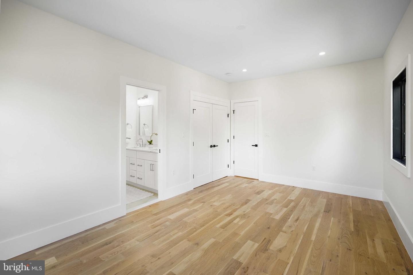 6818 BARRETT RD, FALLS CHURCH, Virginia 22042, 6 Bedrooms Bedrooms, ,5 BathroomsBathrooms,Residential,For sale,6818 BARRETT RD,VAFX2266128 MLS # VAFX2266128