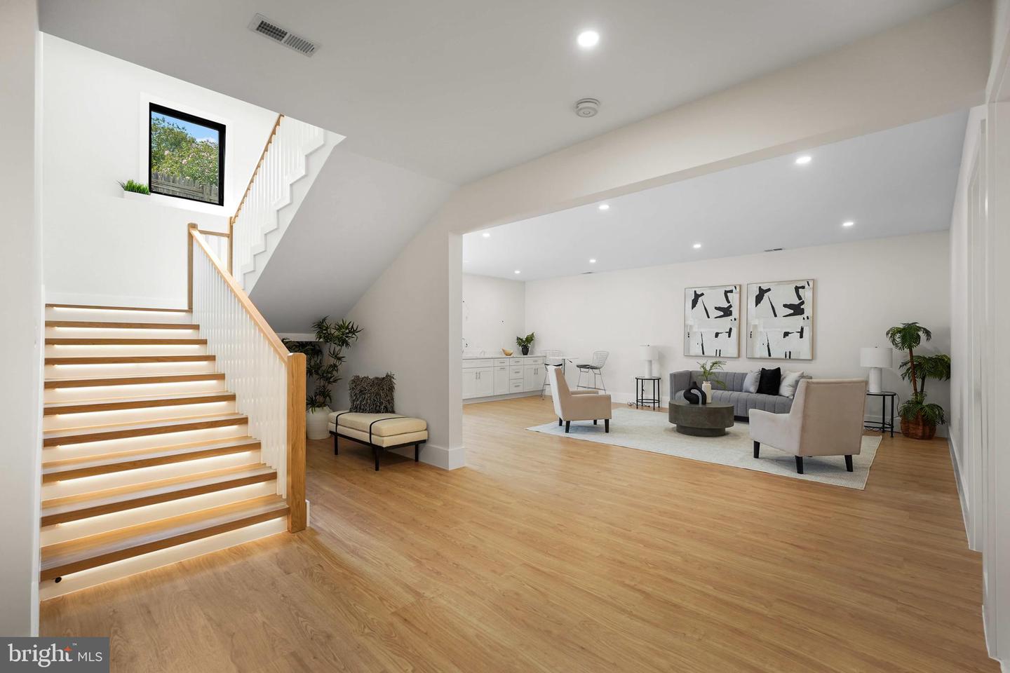 6818 BARRETT RD, FALLS CHURCH, Virginia 22042, 6 Bedrooms Bedrooms, ,5 BathroomsBathrooms,Residential,For sale,6818 BARRETT RD,VAFX2266128 MLS # VAFX2266128