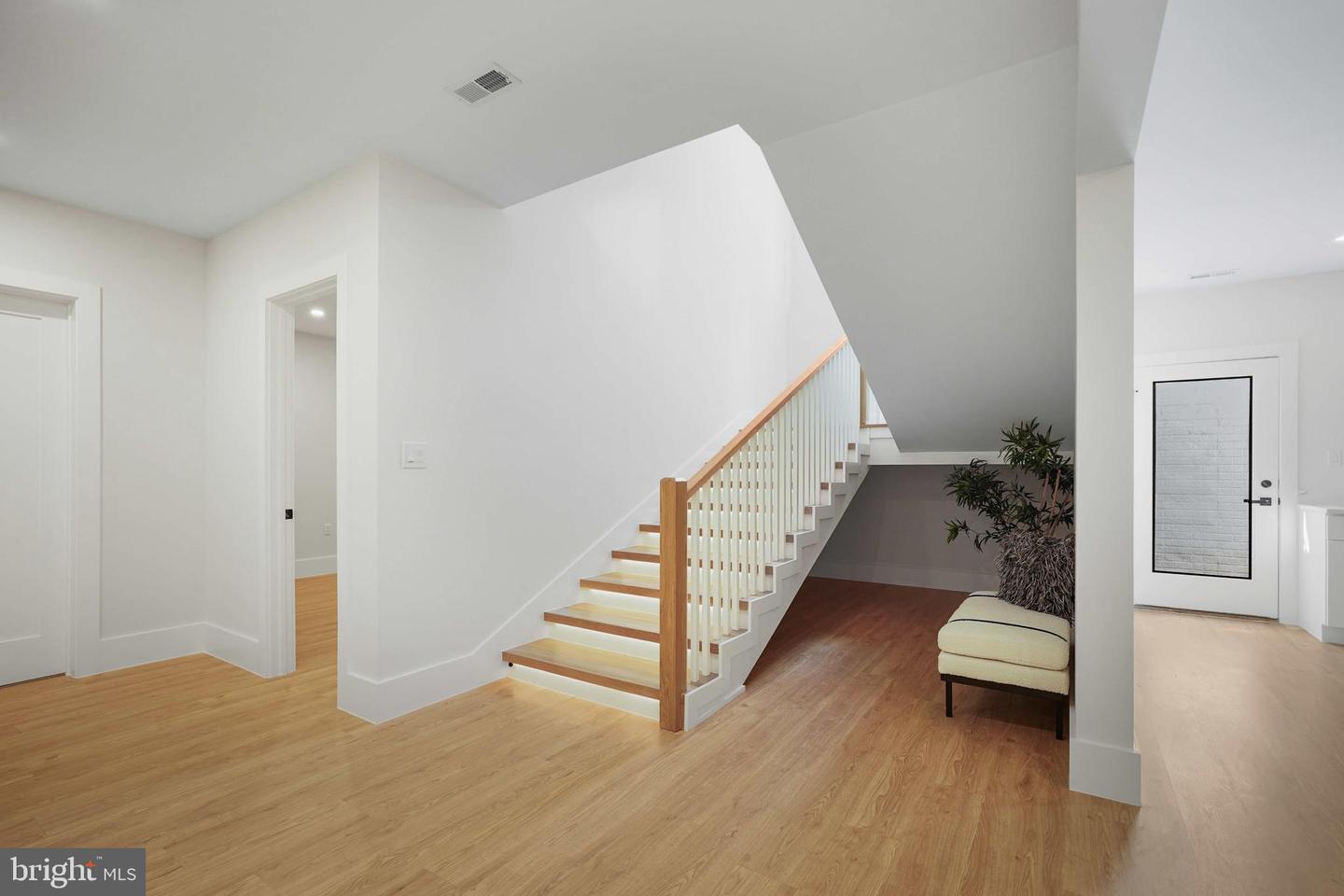 6818 BARRETT RD, FALLS CHURCH, Virginia 22042, 6 Bedrooms Bedrooms, ,5 BathroomsBathrooms,Residential,For sale,6818 BARRETT RD,VAFX2266128 MLS # VAFX2266128