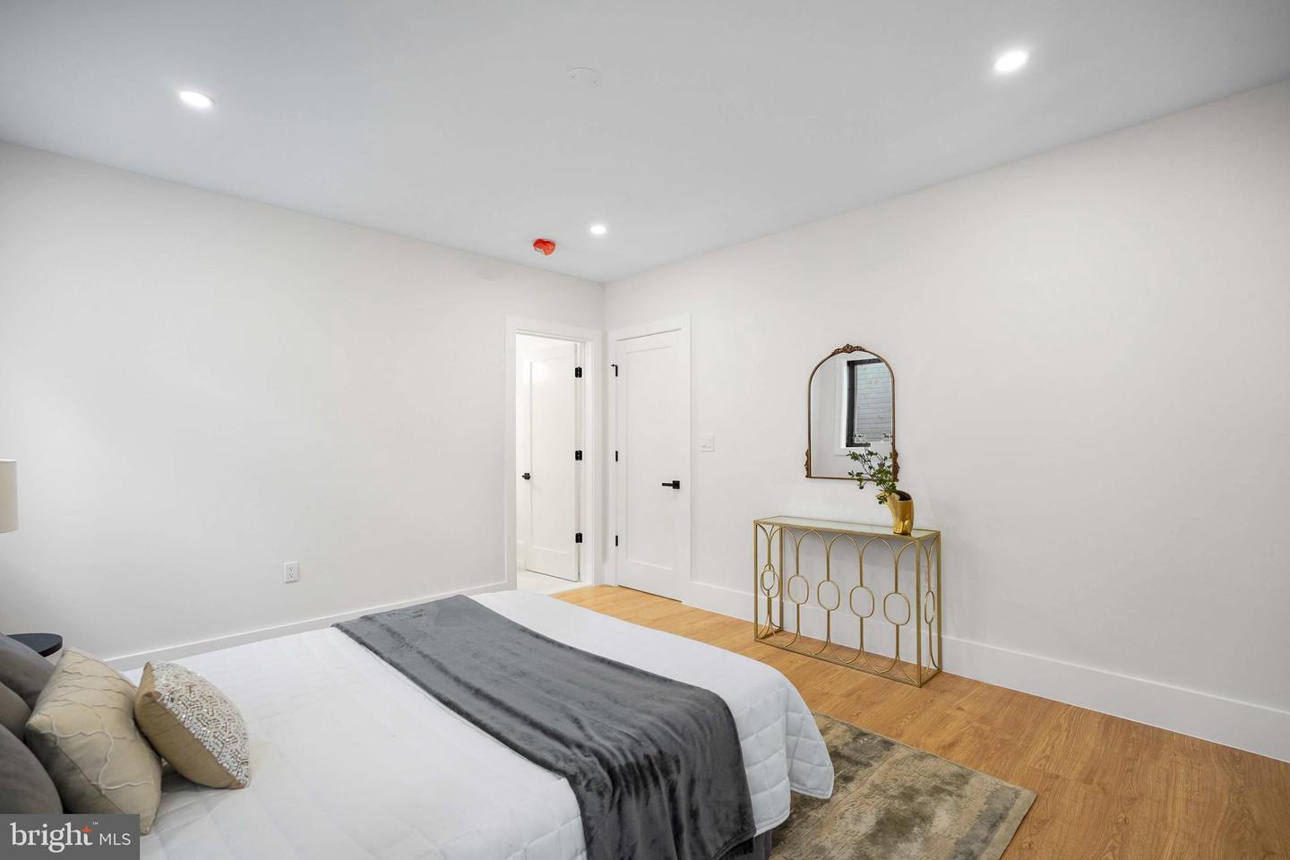 6818 BARRETT RD, FALLS CHURCH, Virginia 22042, 6 Bedrooms Bedrooms, ,5 BathroomsBathrooms,Residential,For sale,6818 BARRETT RD,VAFX2266128 MLS # VAFX2266128