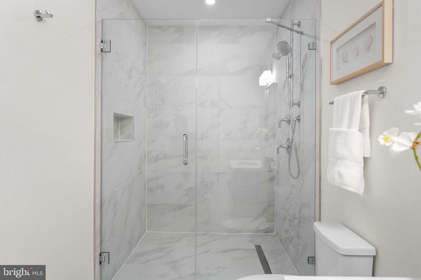 6818 BARRETT RD, FALLS CHURCH, Virginia 22042, 6 Bedrooms Bedrooms, ,5 BathroomsBathrooms,Residential,For sale,6818 BARRETT RD,VAFX2266128 MLS # VAFX2266128