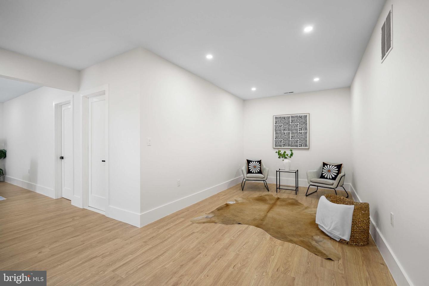 6818 BARRETT RD, FALLS CHURCH, Virginia 22042, 6 Bedrooms Bedrooms, ,5 BathroomsBathrooms,Residential,For sale,6818 BARRETT RD,VAFX2266128 MLS # VAFX2266128