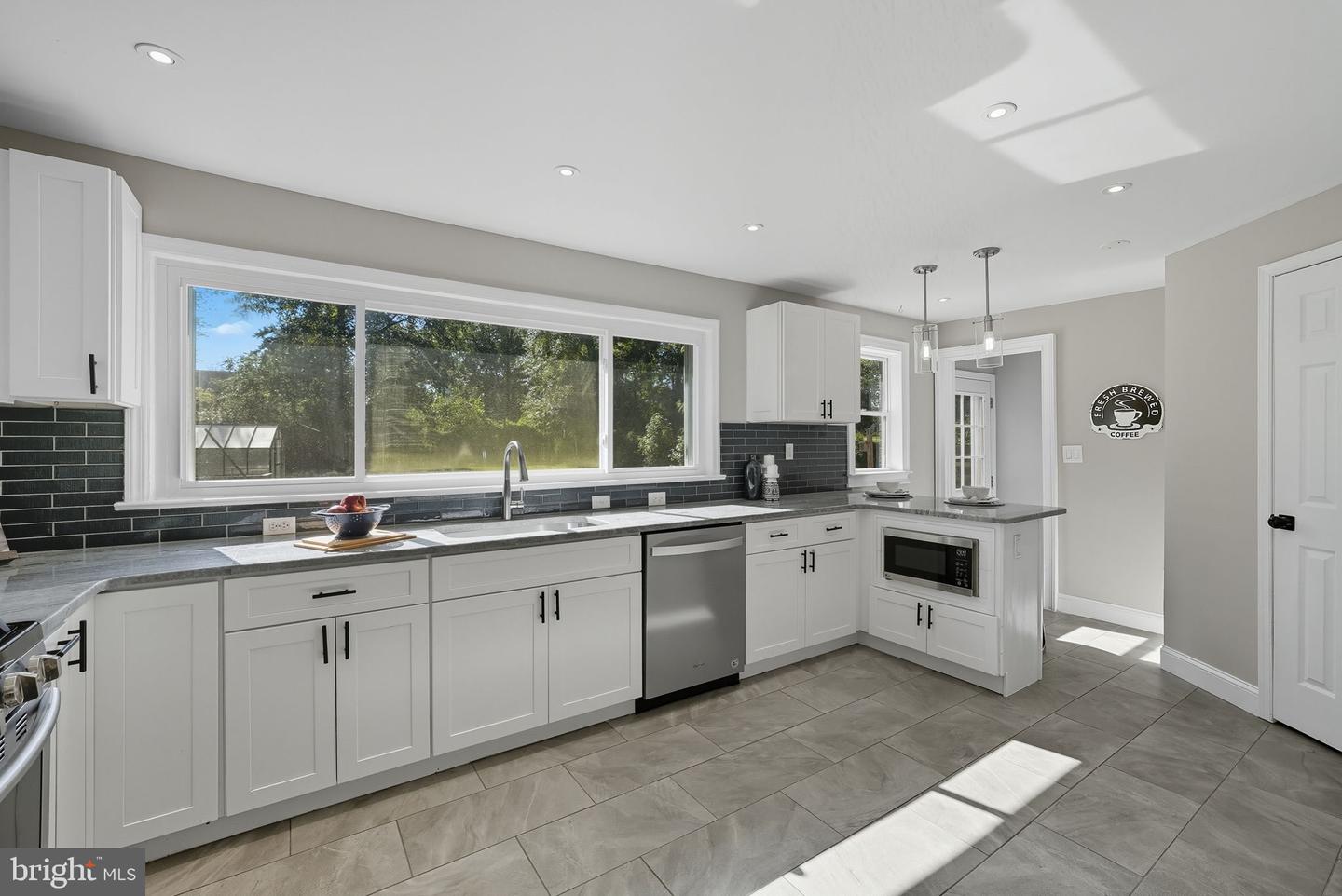 5209 CEDAR RD, ALEXANDRIA, Virginia 22309, 3 Bedrooms Bedrooms, ,3 BathroomsBathrooms,Residential,For sale,5209 CEDAR RD,VAFX2266910 MLS # VAFX2266910