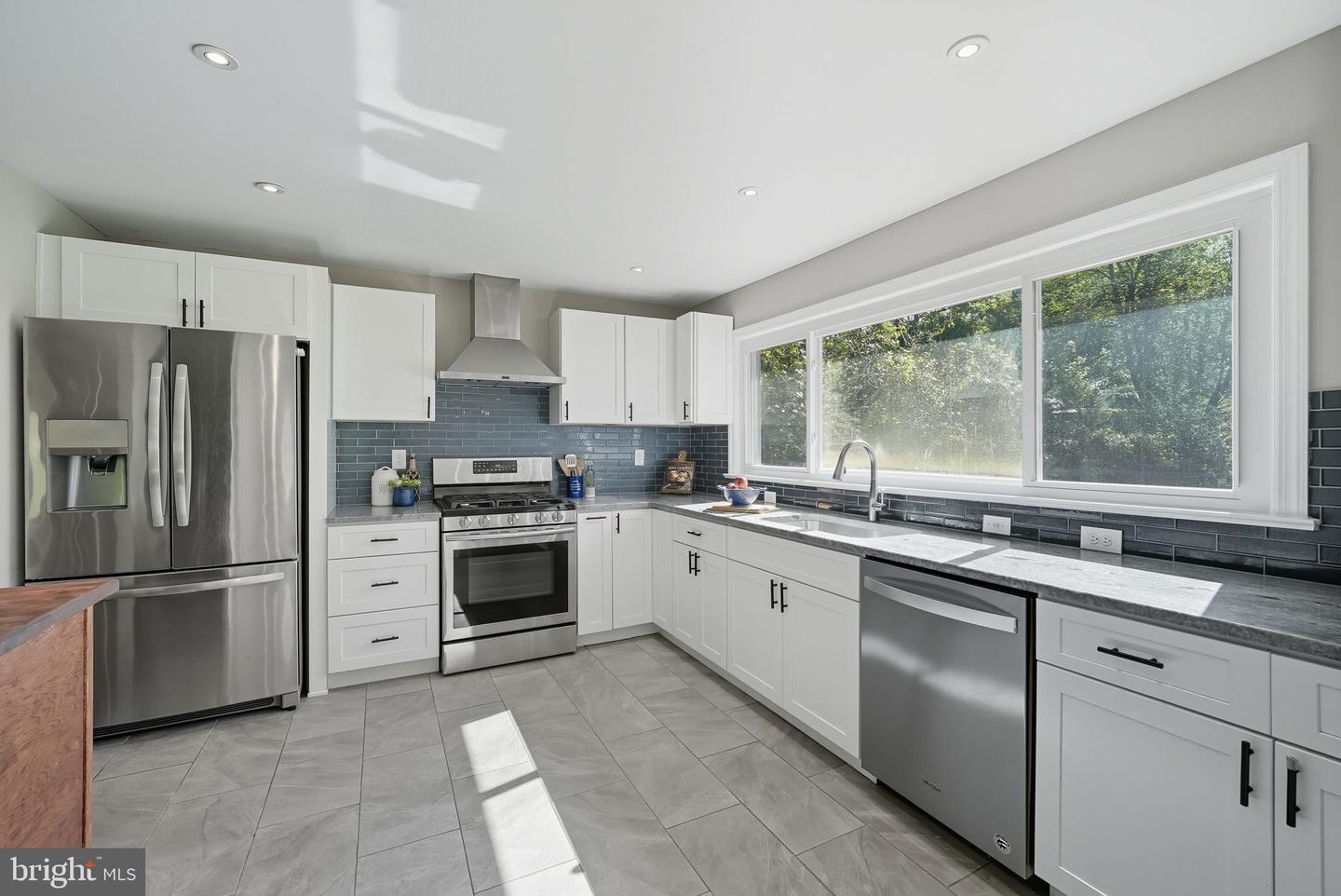 5209 CEDAR RD, ALEXANDRIA, Virginia 22309, 3 Bedrooms Bedrooms, ,3 BathroomsBathrooms,Residential,For sale,5209 CEDAR RD,VAFX2266910 MLS # VAFX2266910
