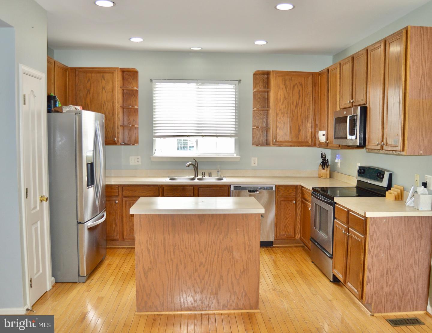 43438 OXEN LN, CHANTILLY, Virginia 20152, 4 Bedrooms Bedrooms, ,3 BathroomsBathrooms,Residential,For sale,43438 OXEN LN,VALO2106732 MLS # VALO2106732