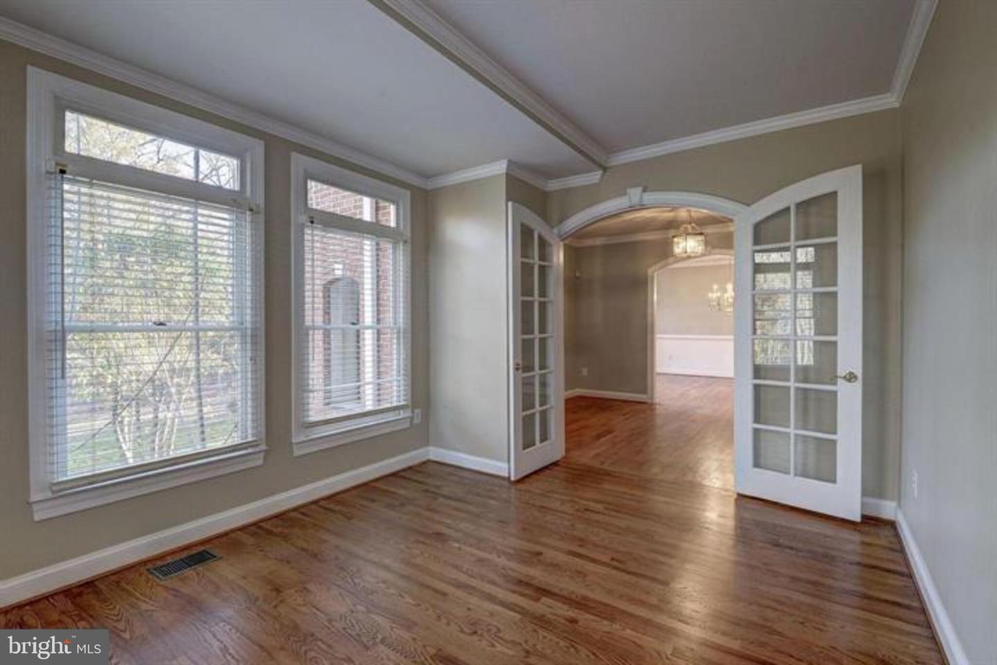 2082 HUNTERS CREST WAY, VIENNA, Virginia 22181, 5 Bedrooms Bedrooms, ,4 BathroomsBathrooms,Residential,For sale,2082 HUNTERS CREST WAY,VAFX2267260 MLS # VAFX2267260