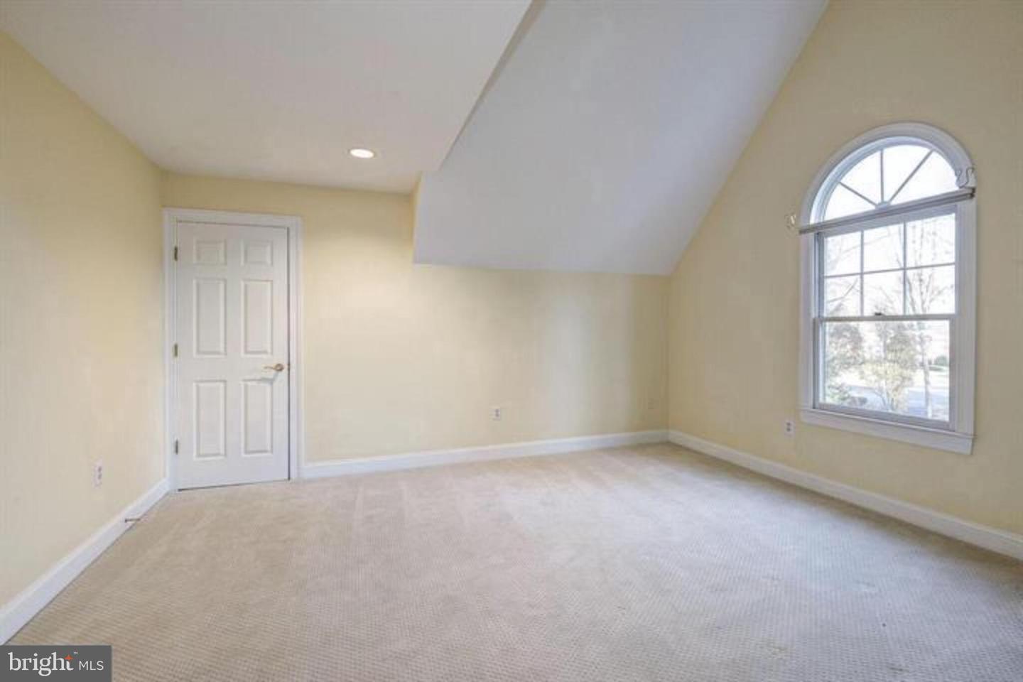 2082 HUNTERS CREST WAY, VIENNA, Virginia 22181, 5 Bedrooms Bedrooms, ,4 BathroomsBathrooms,Residential,For sale,2082 HUNTERS CREST WAY,VAFX2267260 MLS # VAFX2267260