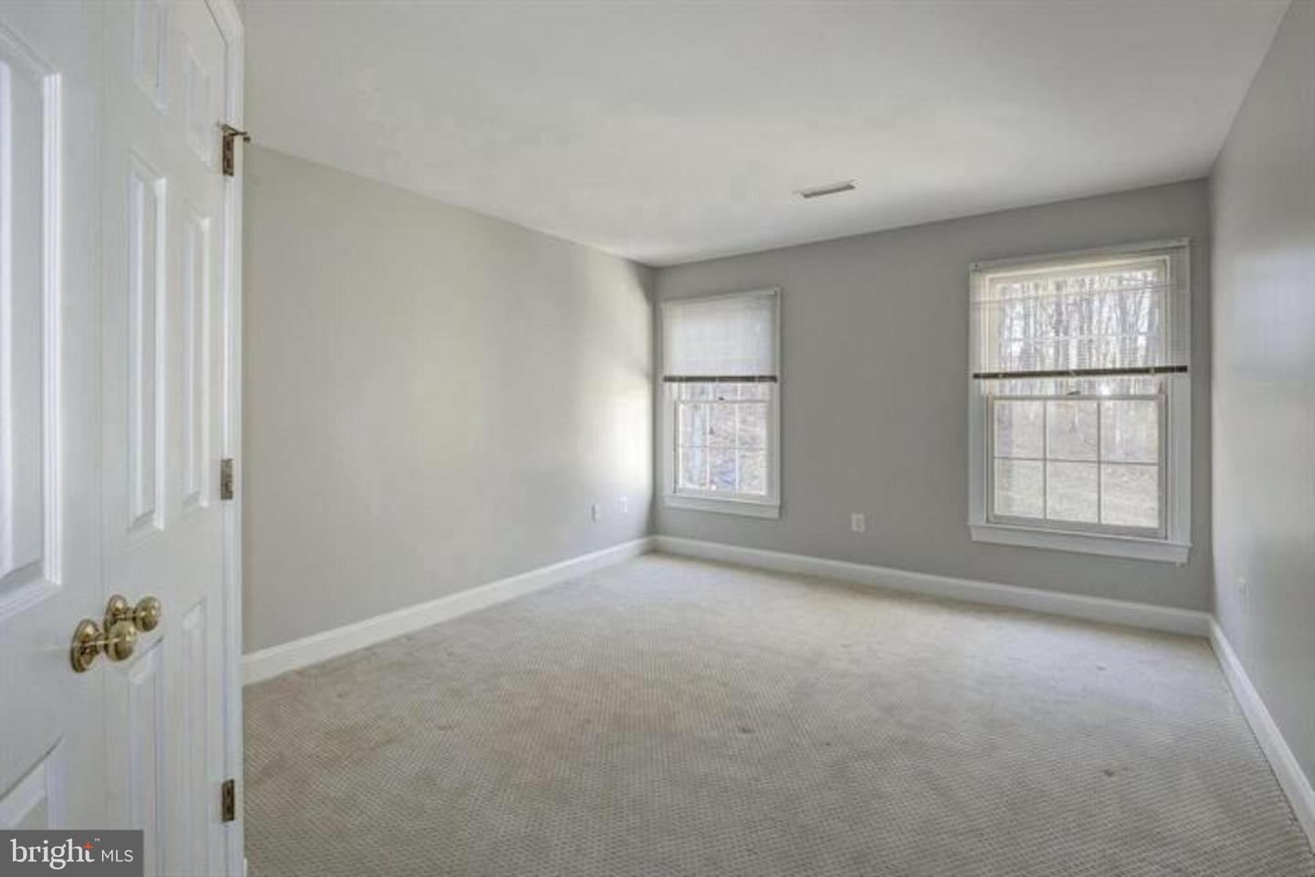 2082 HUNTERS CREST WAY, VIENNA, Virginia 22181, 5 Bedrooms Bedrooms, ,4 BathroomsBathrooms,Residential,For sale,2082 HUNTERS CREST WAY,VAFX2267260 MLS # VAFX2267260