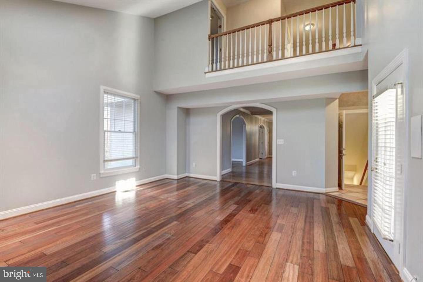 2082 HUNTERS CREST WAY, VIENNA, Virginia 22181, 5 Bedrooms Bedrooms, ,4 BathroomsBathrooms,Residential,For sale,2082 HUNTERS CREST WAY,VAFX2267260 MLS # VAFX2267260