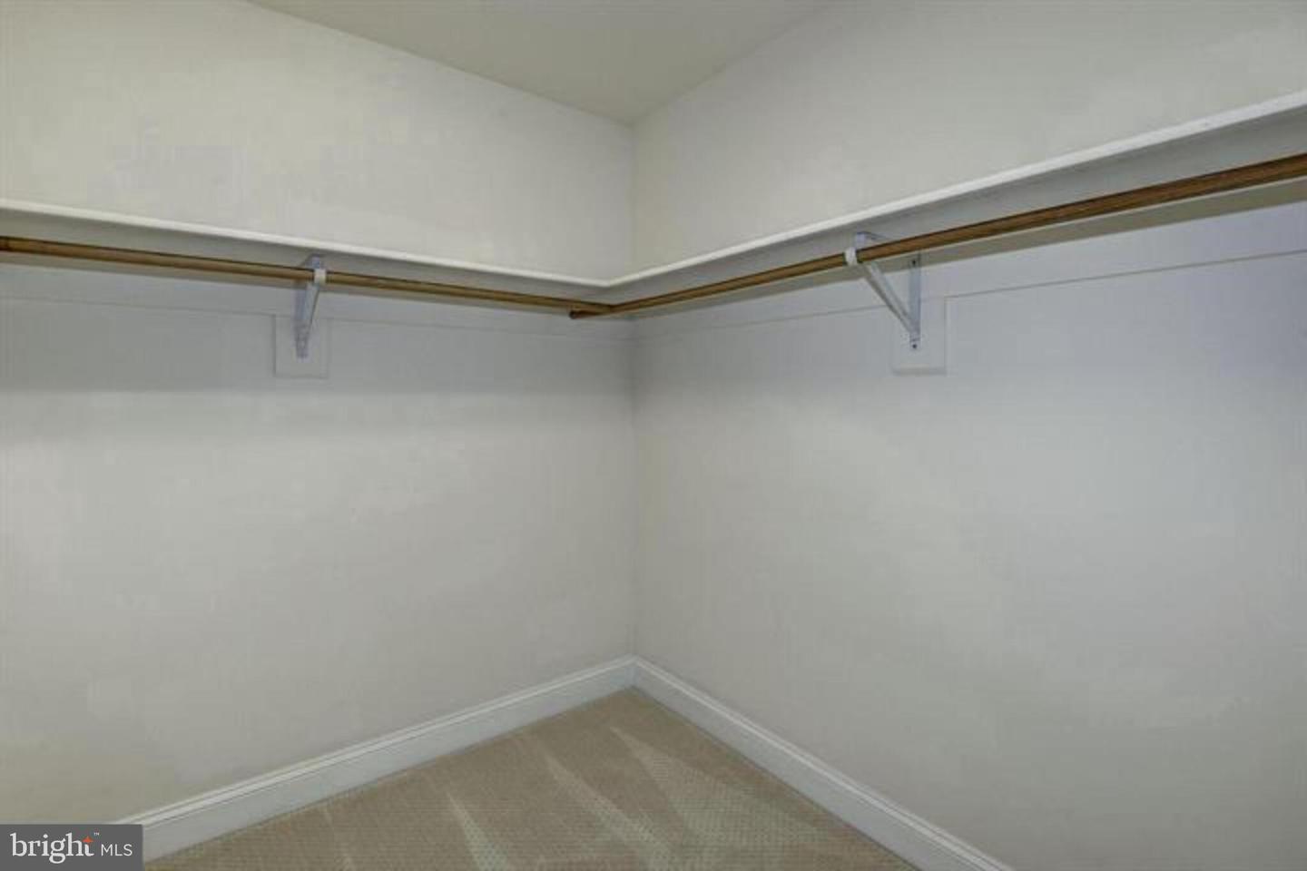 2082 HUNTERS CREST WAY, VIENNA, Virginia 22181, 5 Bedrooms Bedrooms, ,4 BathroomsBathrooms,Residential,For sale,2082 HUNTERS CREST WAY,VAFX2267260 MLS # VAFX2267260