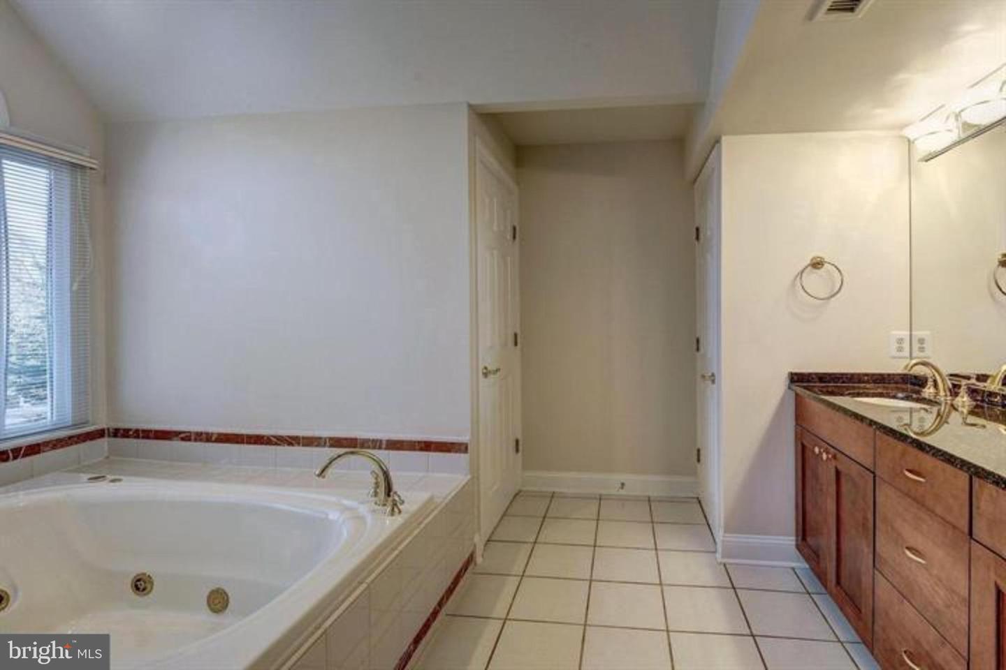 2082 HUNTERS CREST WAY, VIENNA, Virginia 22181, 5 Bedrooms Bedrooms, ,4 BathroomsBathrooms,Residential,For sale,2082 HUNTERS CREST WAY,VAFX2267260 MLS # VAFX2267260